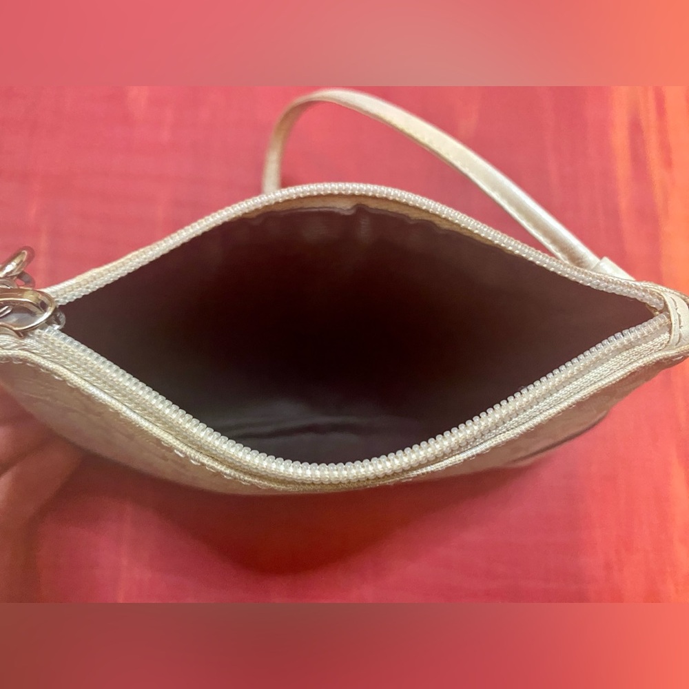 Classic Coach Signature Canvas Wristlet - Cream and White - Picture 3 of 3